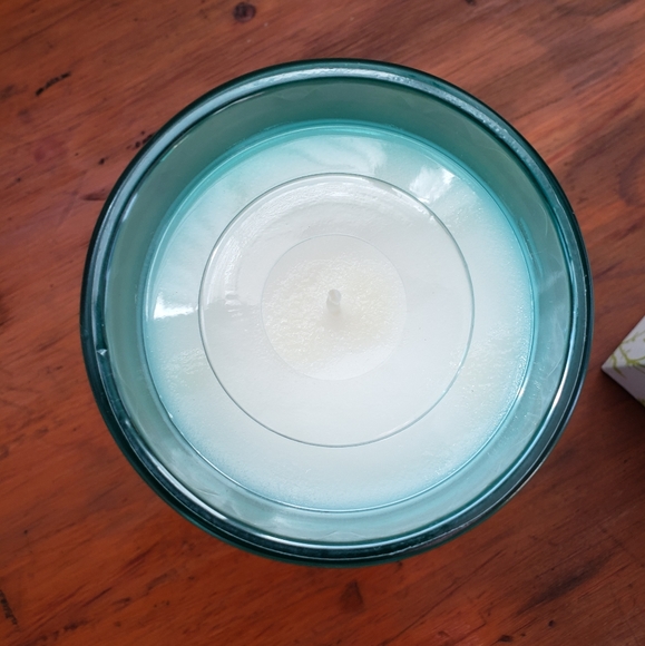 NIB Chesapeake Bay Waterfall Candle - Picture 2 of 4